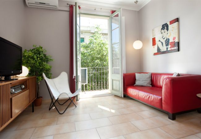 Apartamento en Barcelona - SANT ANTONI, piso bonito, tranquilo y muy bien situado en Barcelona centro.