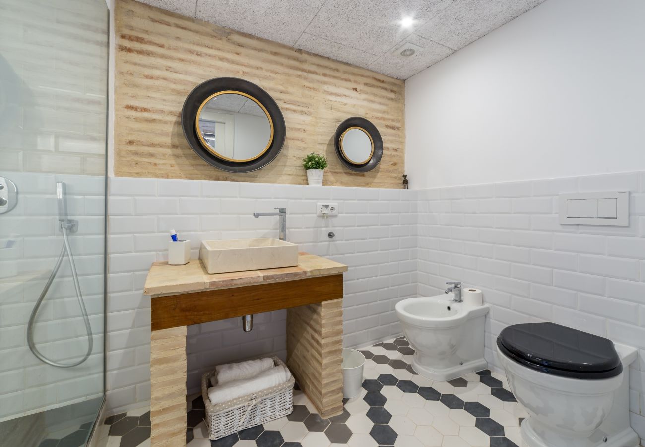 Apartamento en Valencia - CENTER-Luxurious 1BR, 1BA-Terrace, WI-FI, A/C 