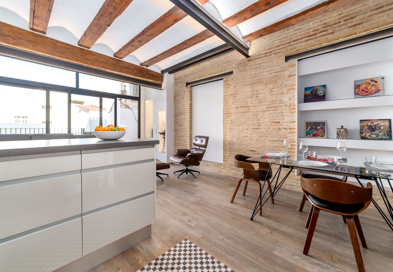 Apartamento en Valencia - CENTER-Luxurious 1BR, 1BA-Terrace, WI-FI, A/C 