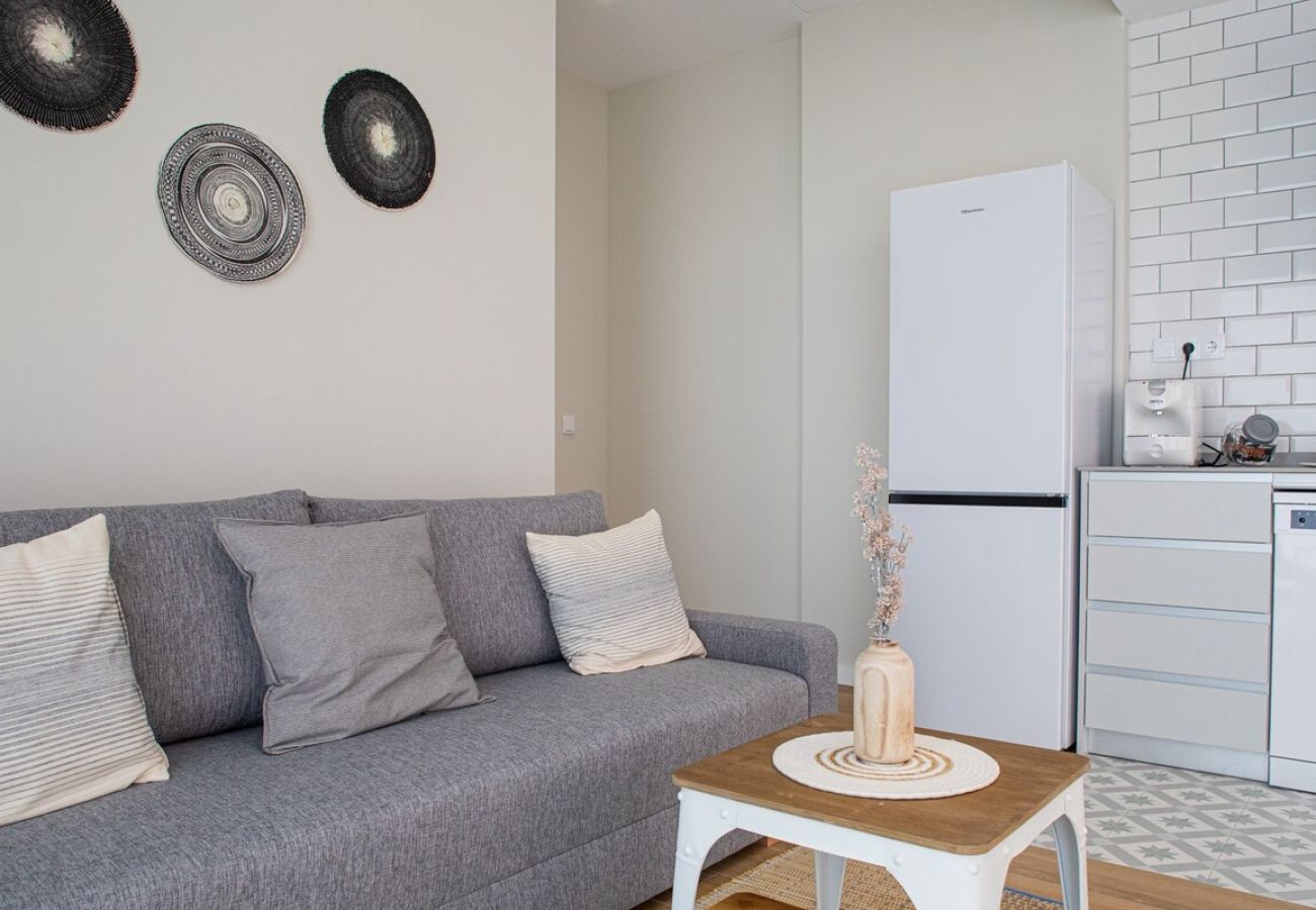 Apartamento en Valencia - Port Suite V | 4 Viajeros | AC & WiFi | 15 min Ciudad Artes