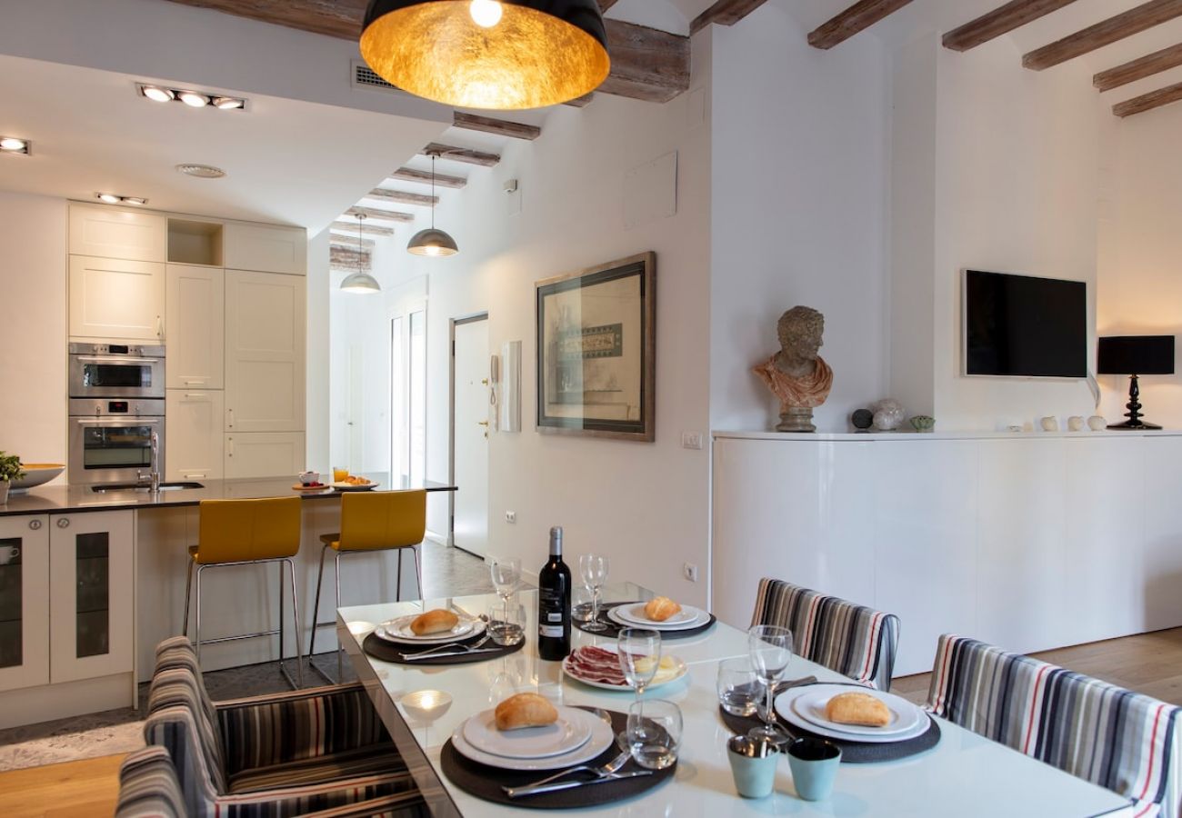 Apartamento en Valencia - Suite Casco Antiguo | 4 Viajeros | AC WiFi | Exclusivo
