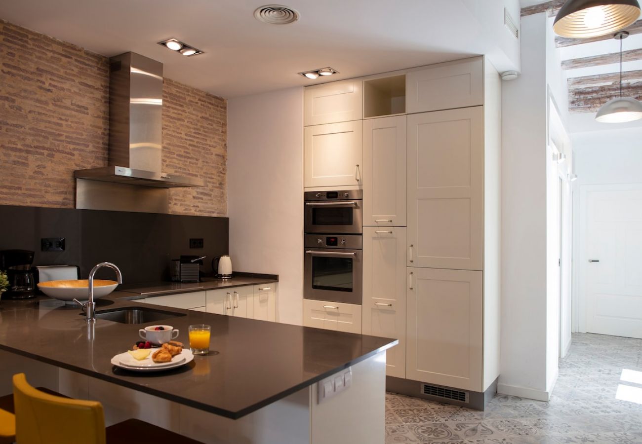 Apartamento en Valencia - Suite Casco Antiguo | 4 Viajeros | AC WiFi | Exclusivo
