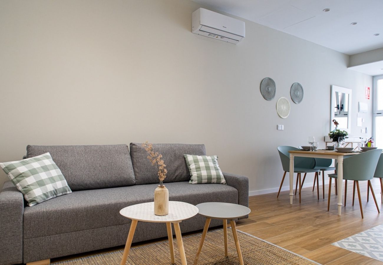 Apartamento en Valencia - Port Suite III | 6 Viajeros | AC & WiFi | 15 min Ciudad Artes