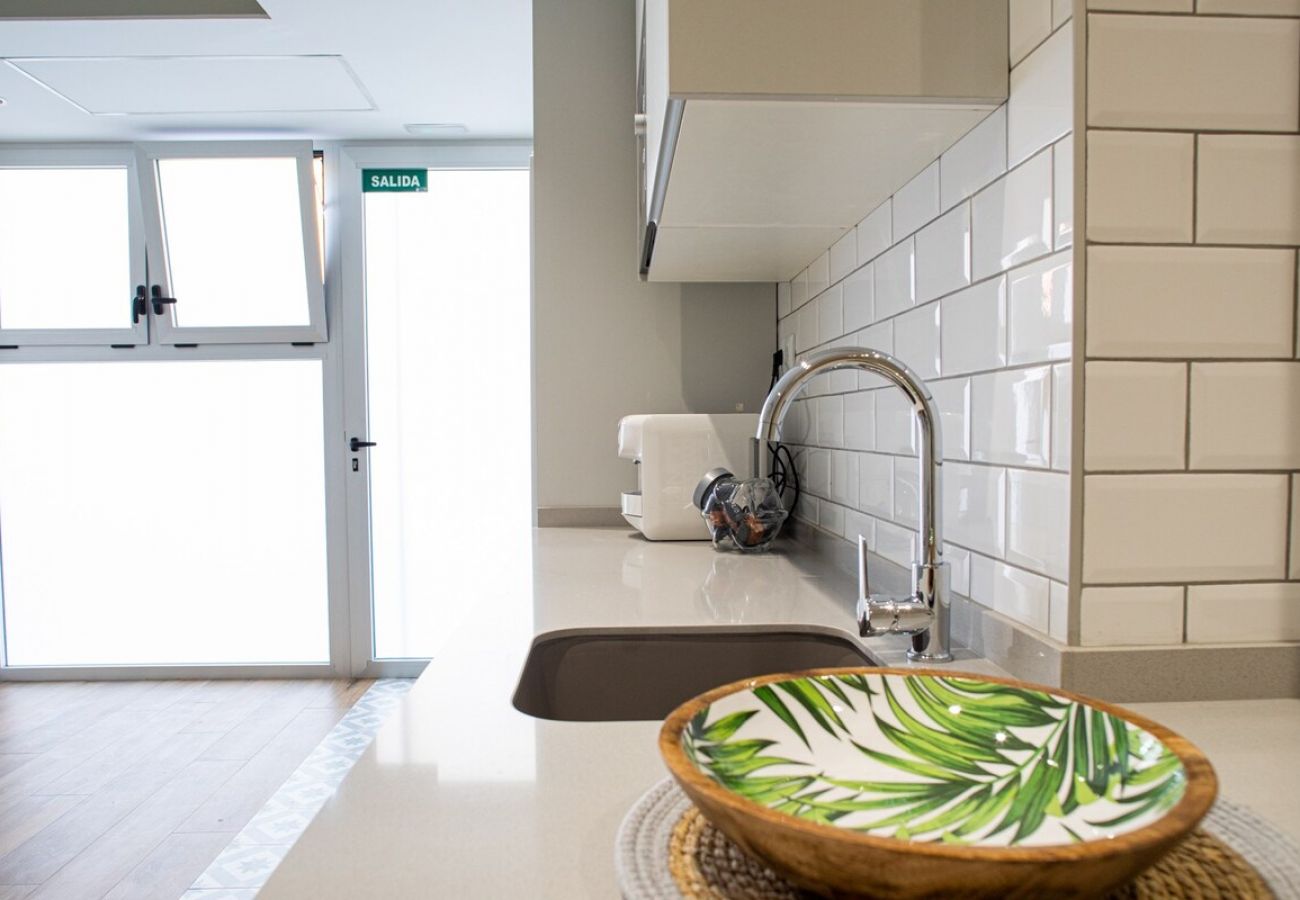 Apartamento en Valencia - Port Suite III | 6 Viajeros | AC & WiFi | 15 min Ciudad Artes