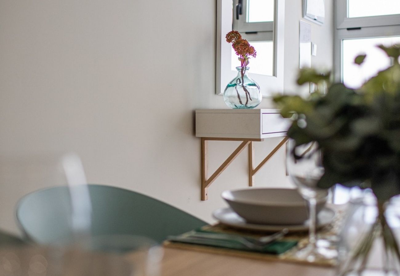 Apartamento en Valencia - Port Suite III | 6 Viajeros | AC & WiFi | 15 min Ciudad Artes