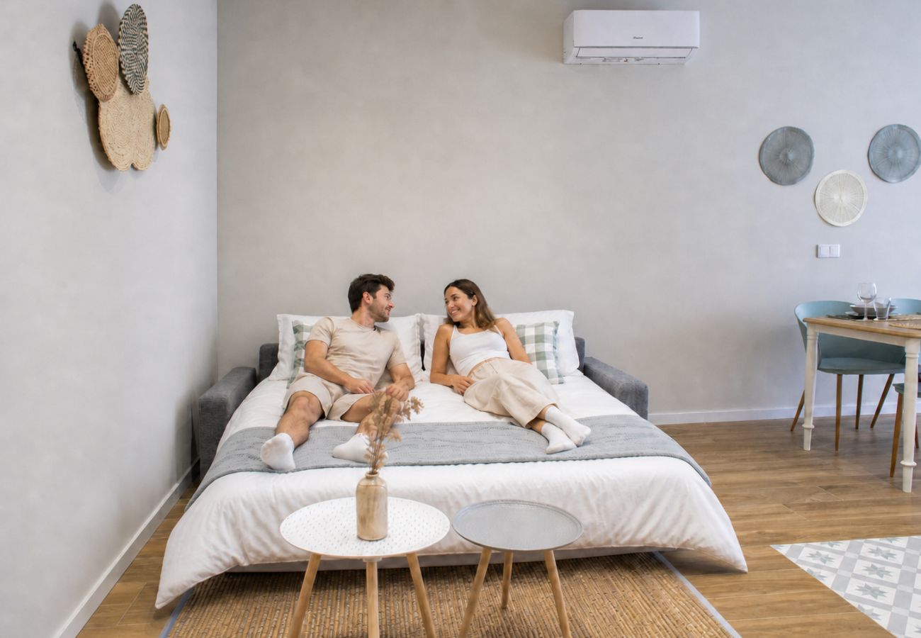 Apartamento en Valencia - Port Suite III | 6 Viajeros | AC & WiFi | 15 min Ciudad Artes