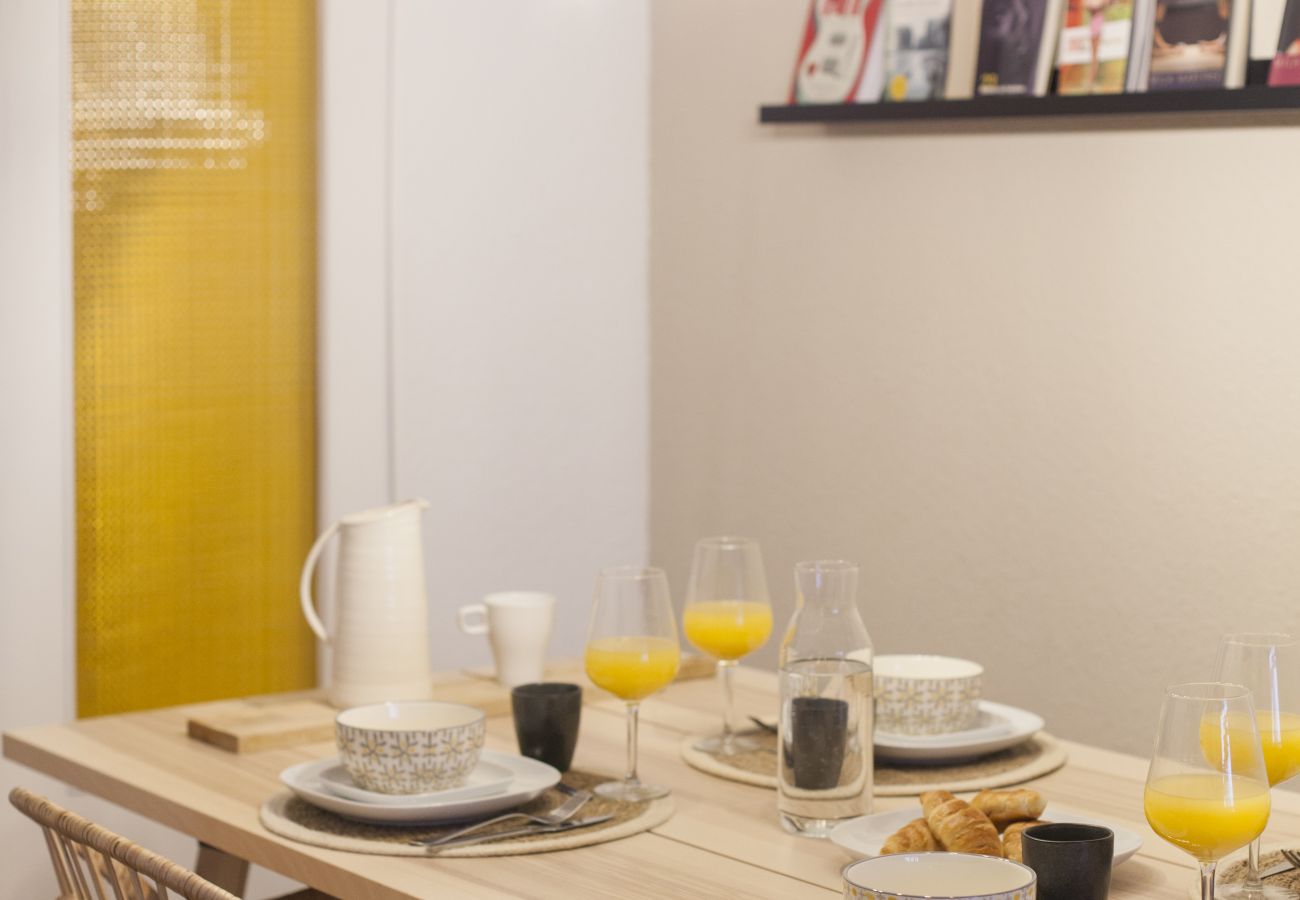 Apartamento en Valencia - Old Town Quart Towers Stay I | AC & WiFi | 4 Viajeros