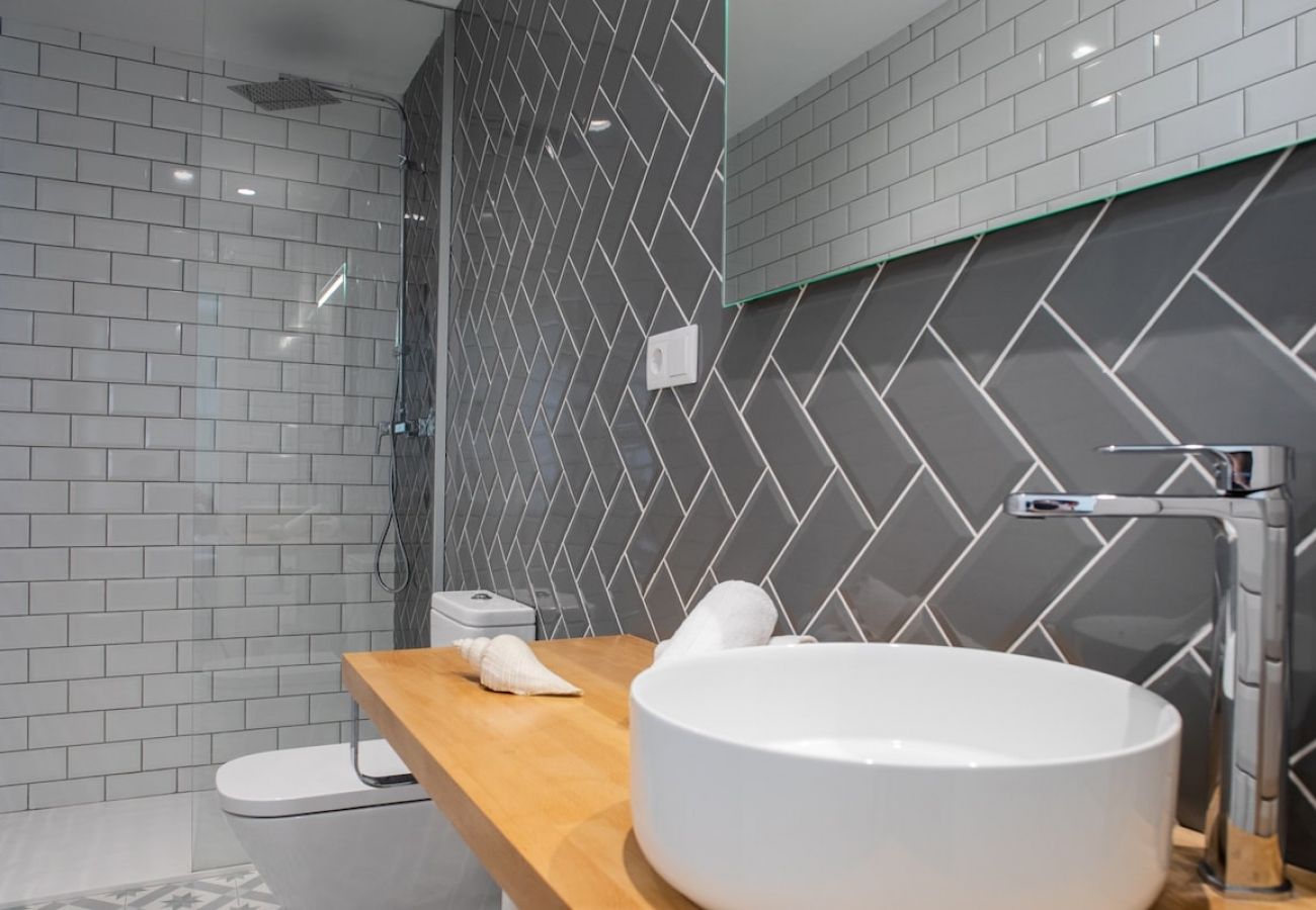 Apartamento en Valencia - Port Suite VI | 6 Viajeros | AC & WiFi | 15 min Ciudad Artes
