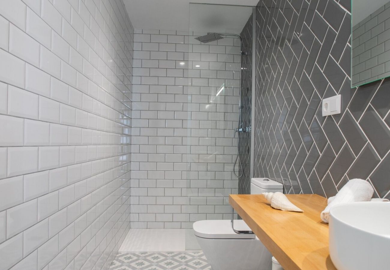 Apartamento en Valencia - Port Suite VI | 6 Viajeros | AC & WiFi | 15 min Ciudad Artes
