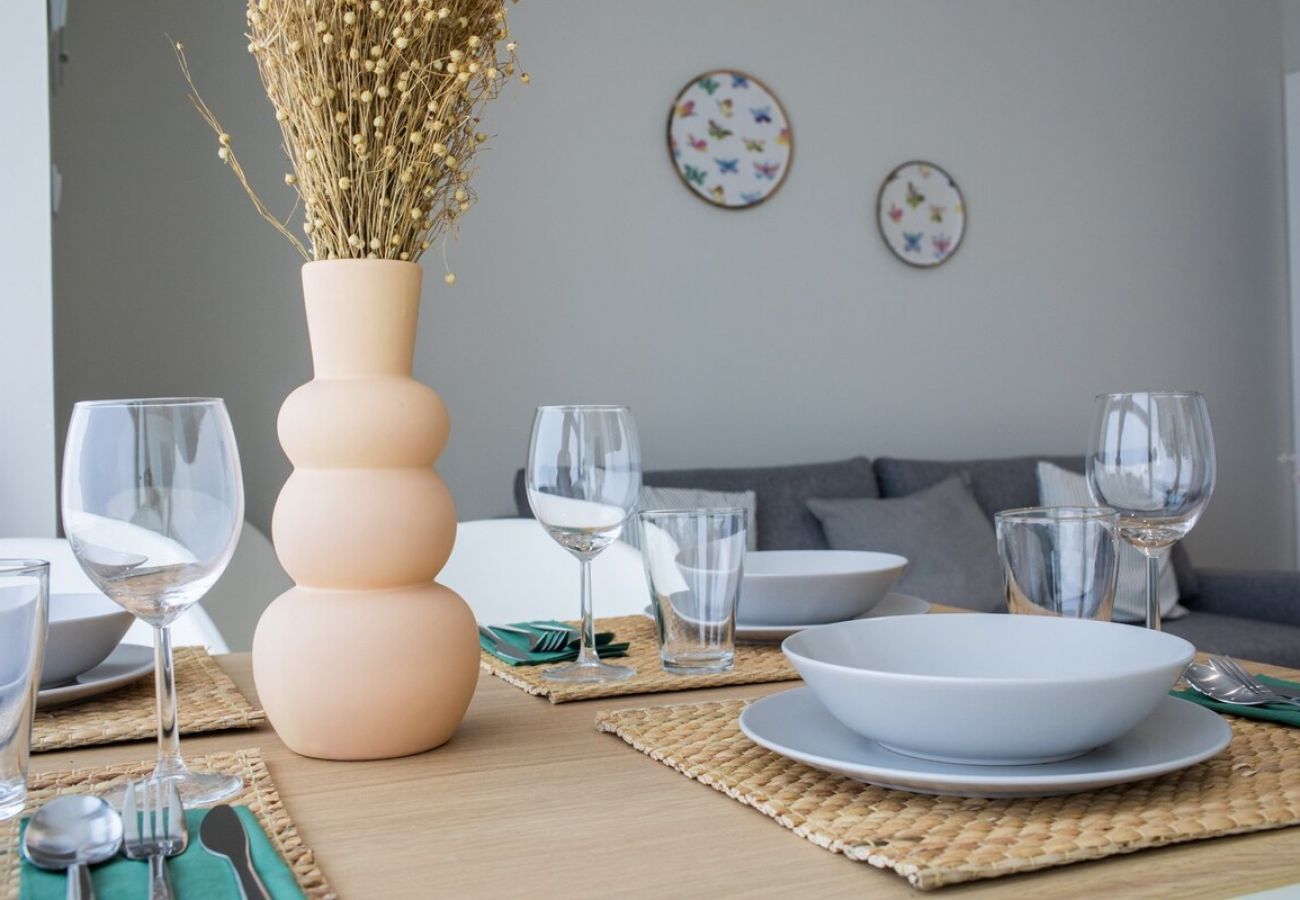 Apartamento en Valencia - Port Suite VI | 6 Viajeros | AC & WiFi | 15 min Ciudad Artes