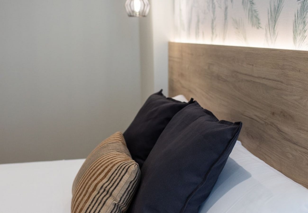 Apartamento en Valencia - Port Suite VI | 6 Viajeros | AC & WiFi | 15 min Ciudad Artes