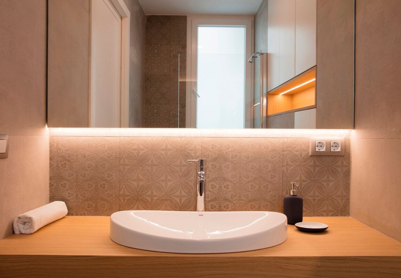 Apartamento en Valencia - Luxury Stay | 4 Personas | Balcón | Centro Ciudad