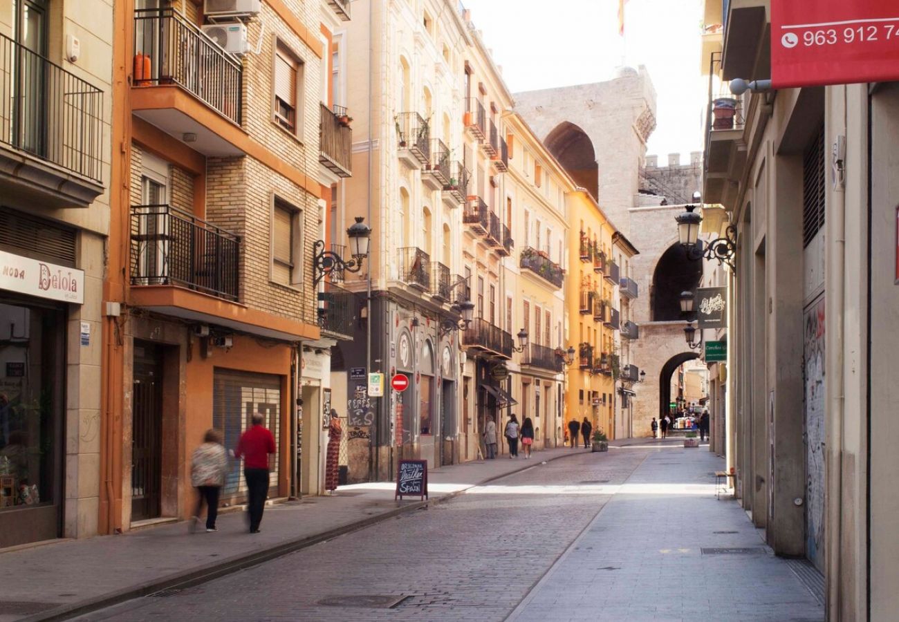 Apartamento en Valencia - Old Town Quart Towers Stay II | AC & WiFi | 4 Viajeros