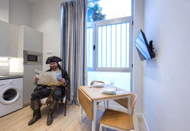 Apartamento en Valencia - Pirate Studio II | 2 Viajeros | AC WiFi | 15 min Oceanografic