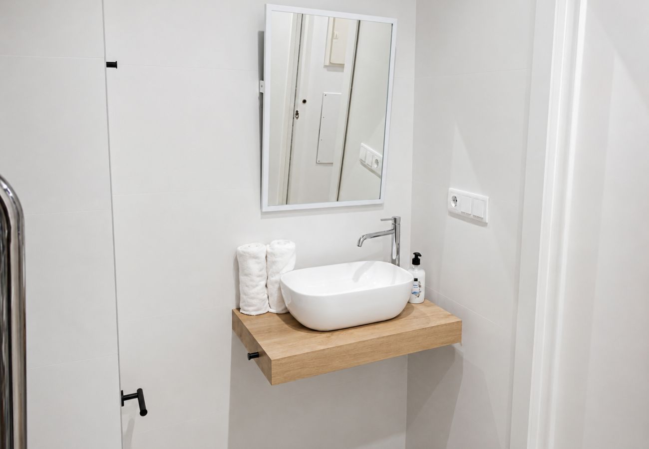 Apartamento en Valencia - The Ceramic Home I | Aire acondicionado y wifi | Bicicletas gratuitas incluidas