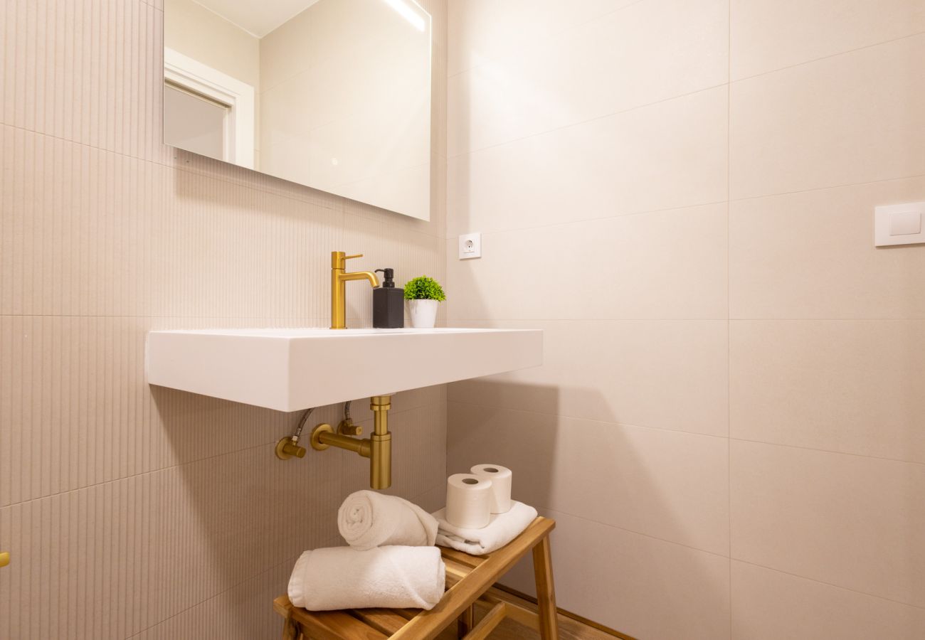 Apartamento en Valencia - Maritim Studios II | 4 Viajeros | AC-WIFI | Near Beach