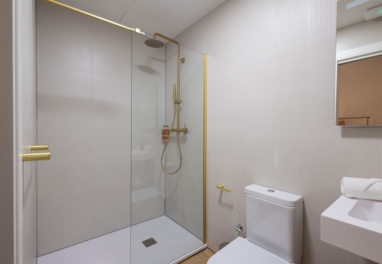 Apartamento en Valencia - Maritim Studios III | 4 Viajeros | AC-WIFI | Near Beach