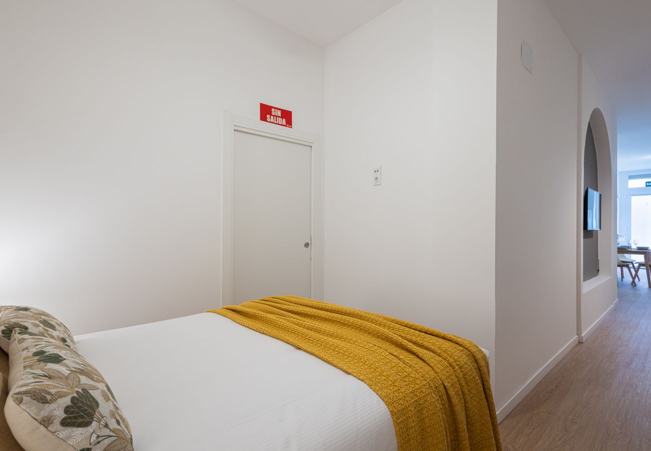 Apartamento en Valencia - Maritim Studios III | 4 Viajeros | AC-WIFI | Near Beach