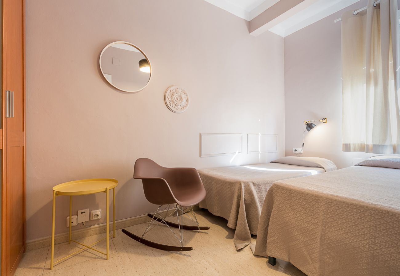 outside room with two single beds in the apartment plaza españa Barcelona