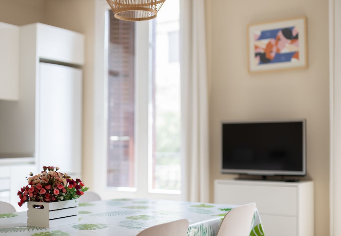 Apartment in Barcelona - CALABRIA, large, comfortable flat ideal for families or groups in Eixample, Barcelona center.
