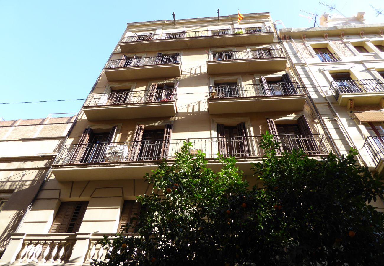 Apartment in Barcelona - Cute, silent and lightly apartment for rent, excellent located in Gracia, Barcelona center