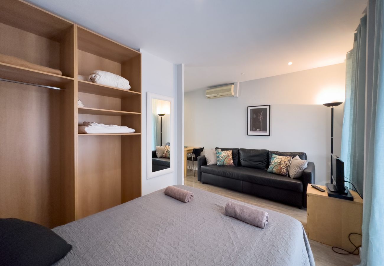 Apartment in Barcelona - Cute, silent and lightly apartment for rent, excellent located in Gracia, Barcelona center