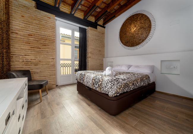 Apartment in Valencia - CENTER-Luxurious 1BR, 1BA-Terrace, WI-FI, A/C 