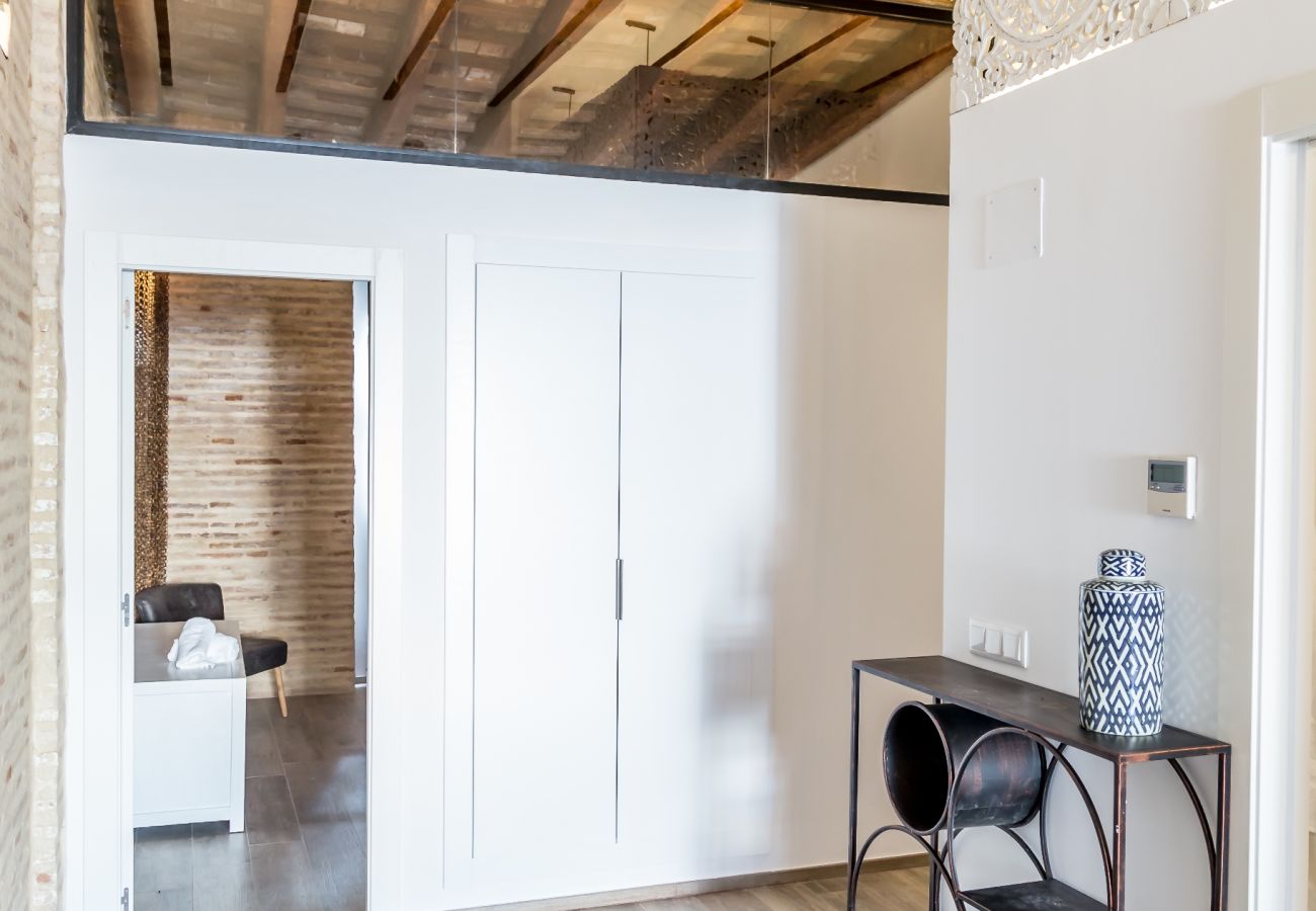 Apartment in Valencia / València - CENTER-Luxurious 1BR, 1BA-Terrace, WI-FI, A/C 