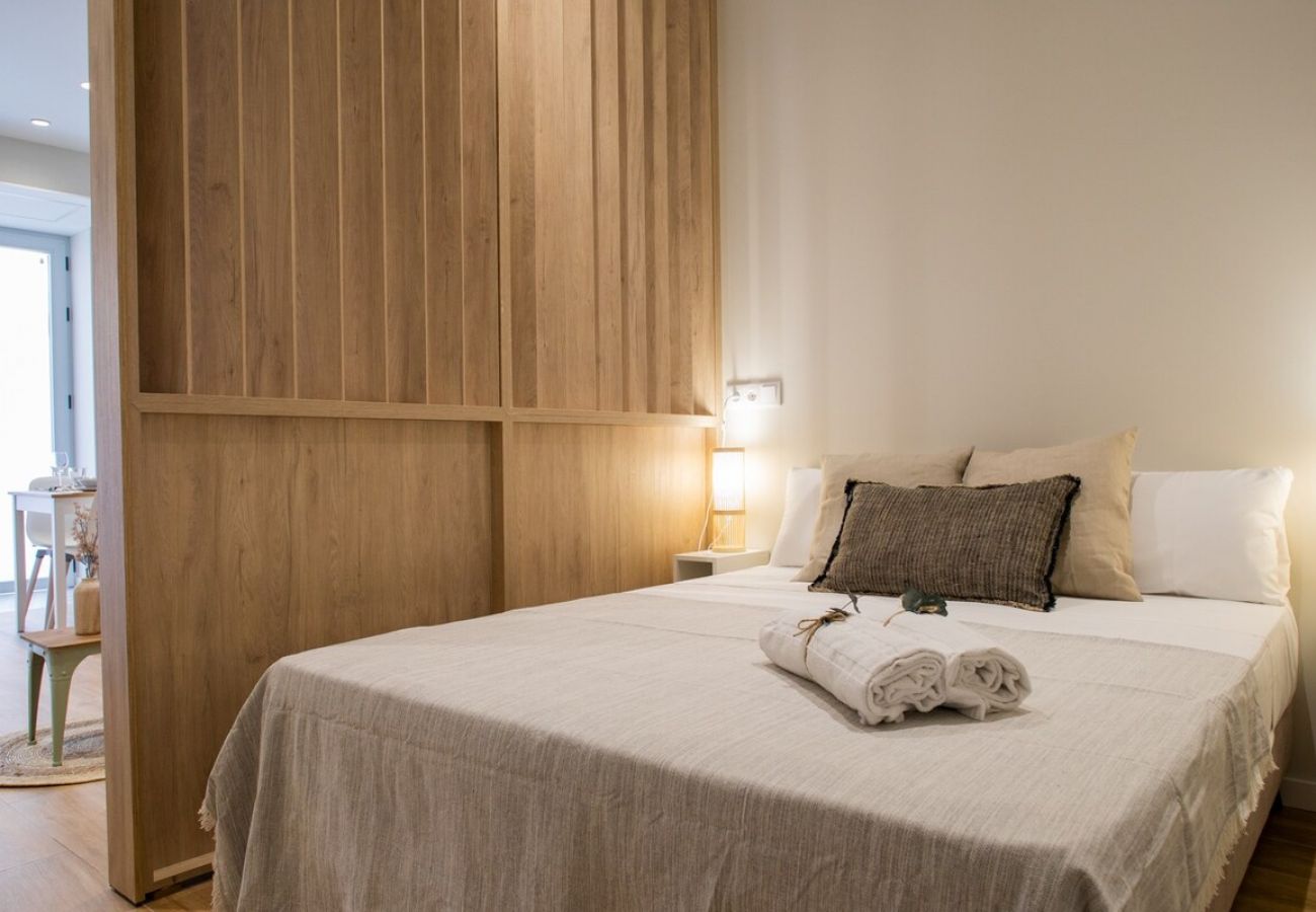Apartment in Valencia / València - Port Suite II | 4 Guests | AC & WiFi | 15 min Ciudad Artes