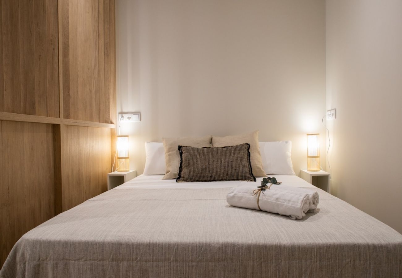 Apartment in Valencia / València - Port Suite II | 4 Guests | AC & WiFi | 15 min Ciudad Artes