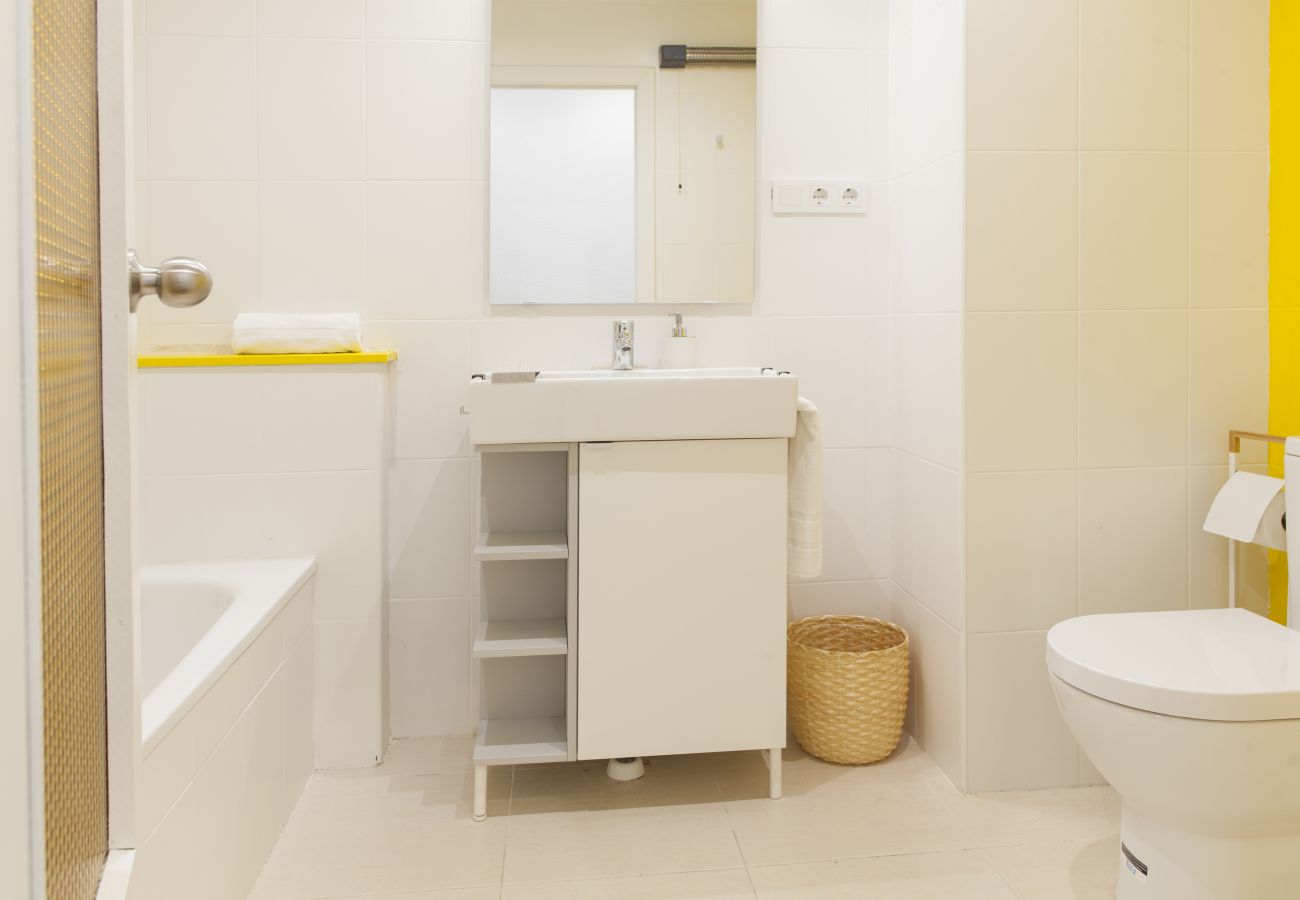 Apartment in Valencia / València - Old Town Quart Towers Stay I | AC & WiFi | 4 Guests