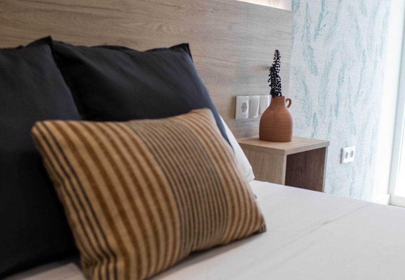 Apartment in Valencia / València - Port Suite VI | 6 Guests  | AC & WiFi | 15 min Ciudad Artes