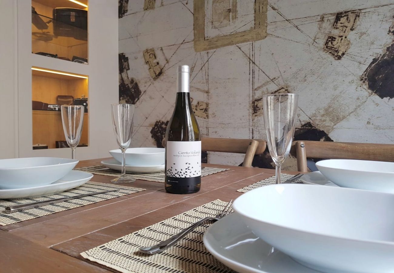 Apartment in Valencia / València - Luxury Stay | 4 Guests | Balcony | City Centre