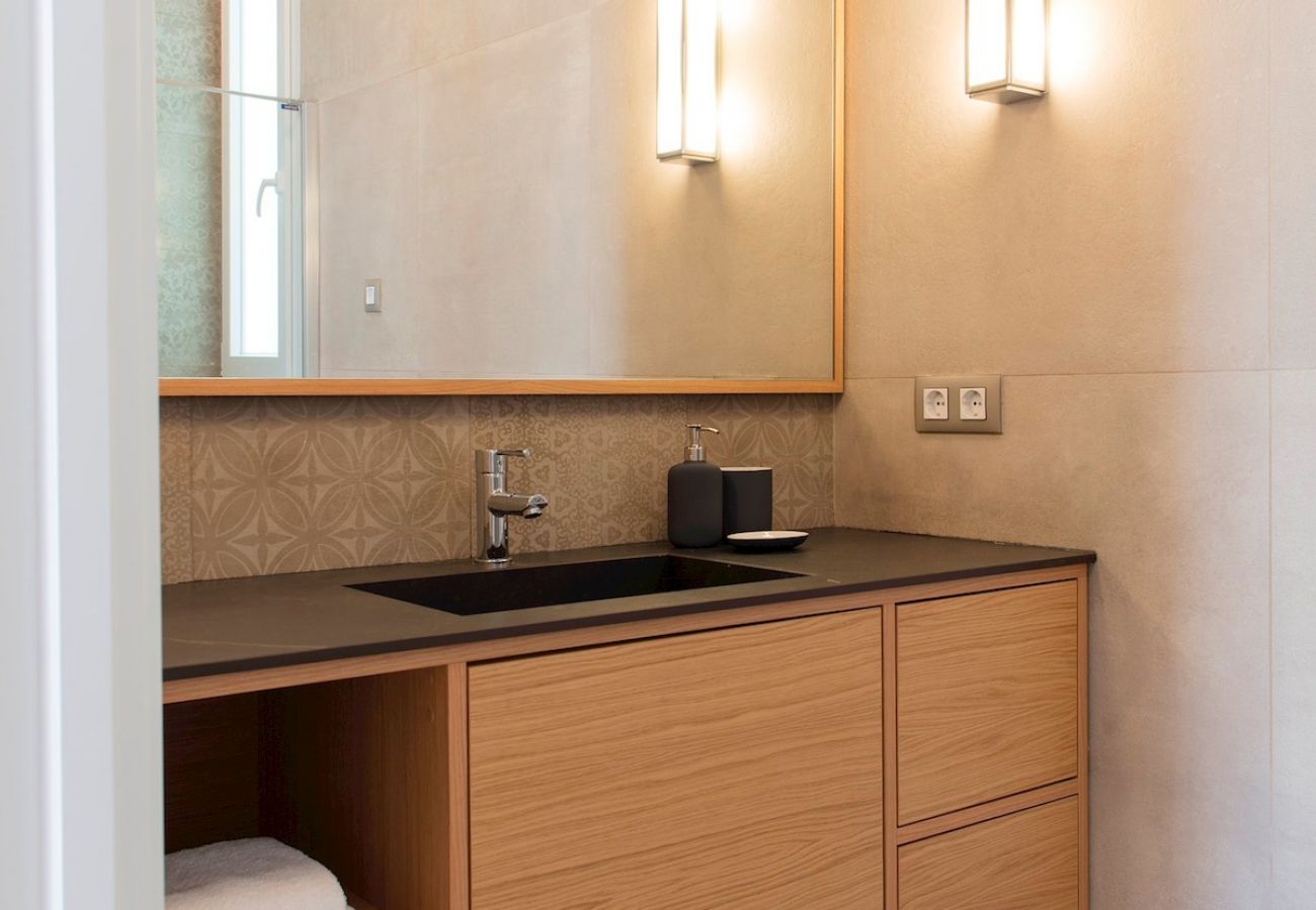 Apartment in Valencia / València - Luxury Stay | 4 Guests | Balcony | City Centre