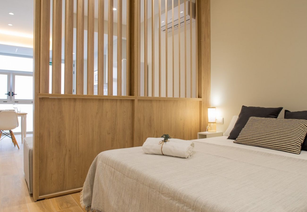 Apartment in Valencia / València - Port Suite I | 4 Guests | AC & WiFi | 15 min Ciudad Artes