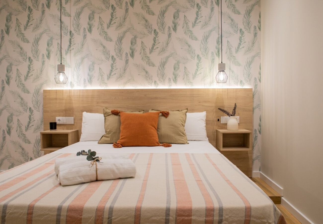 Apartment in Valencia / València - Port Suite I | 4 Guests | AC & WiFi | 15 min Ciudad Artes