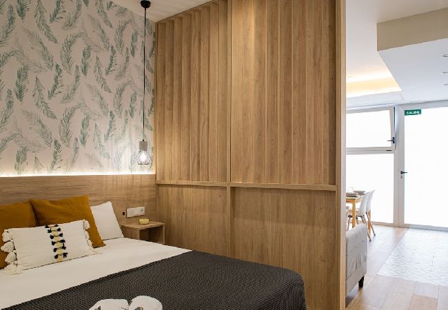 Studio in Valencia - Port Suite IV | 3 Guests | AC & WiFi | 15 min Ciudad Artes