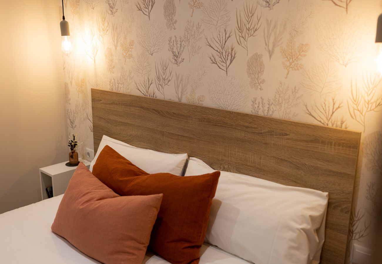 Apartment in Valencia / València - The Sea Rooms IV | AC & WIFI | 15 min Beach