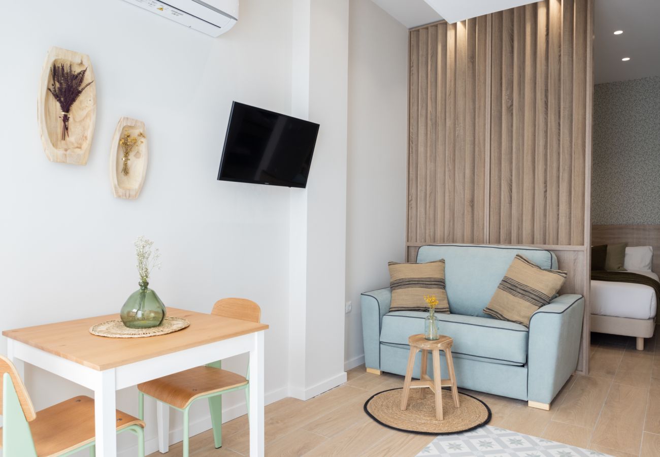 Apartment in Valencia / València - The Sea Rooms VIII | AC & WIFI | 15 min Beach