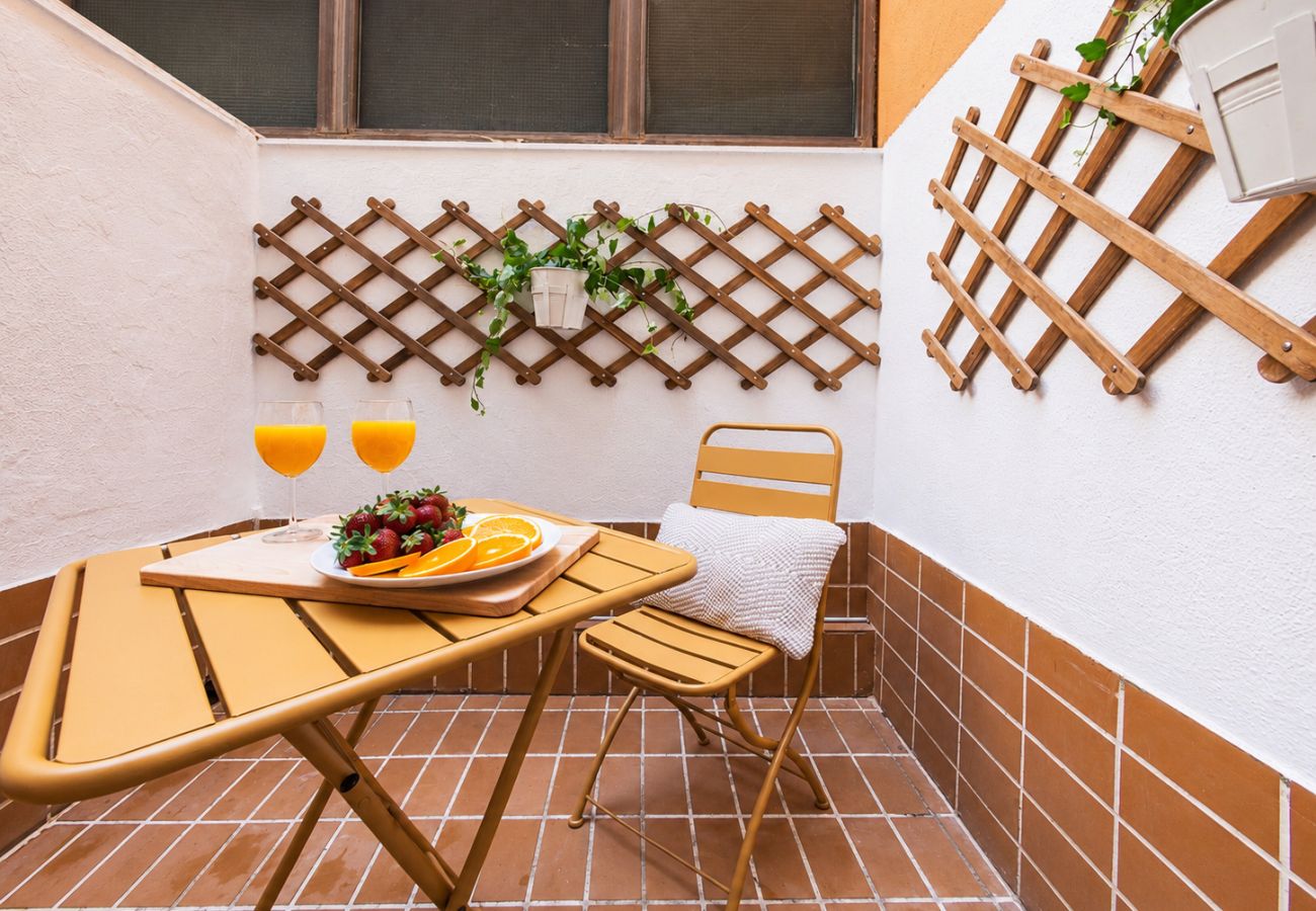 Studio in Valencia / València - City Centre Loft with Terrace - 2 Guests