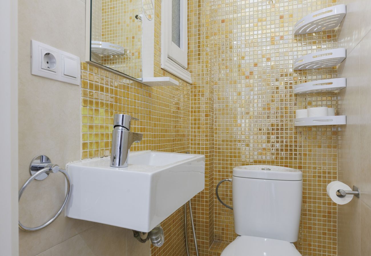 Apartment in Barcelona - Private terrace, 3 bedrooms, 2 bathrooms, central Barcelona