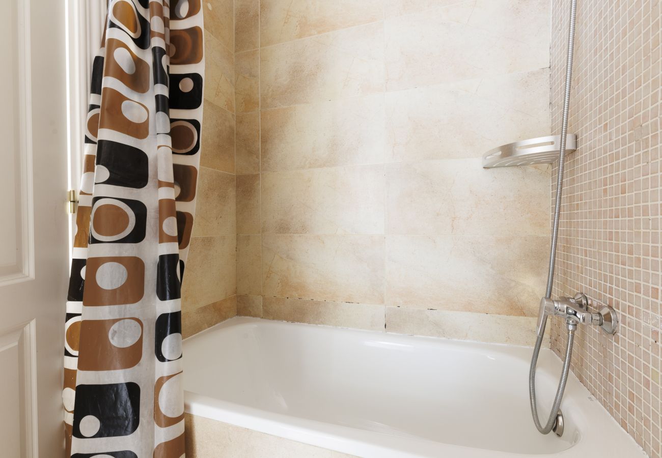 Apartment in Barcelona - Private terrace, 3 bedrooms, 2 bathrooms, central Barcelona