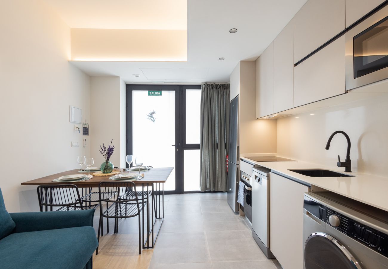 Studio in Valencia / València - Turia Park Loft I | 4 Guests | AC and WiFi | Near ZOO