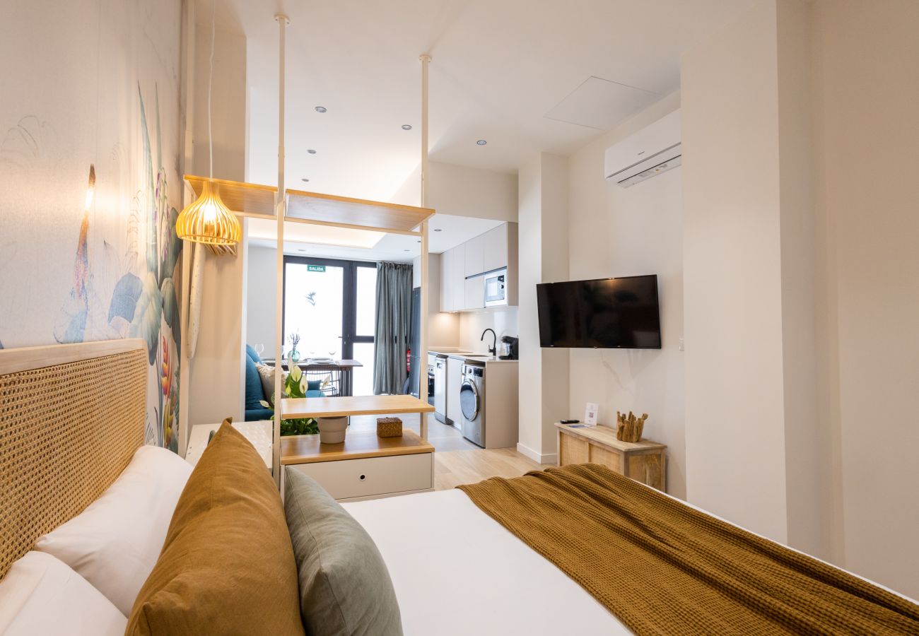 Studio in Valencia / València - Turia Park Loft I | 4 Guests | AC and WiFi | Near ZOO
