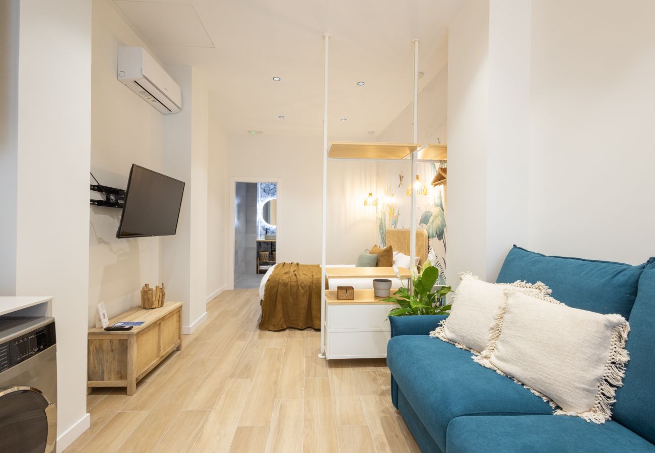 Studio in Valencia / València - Turia Park Loft I | 4 Guests | AC and WiFi | Near ZOO
