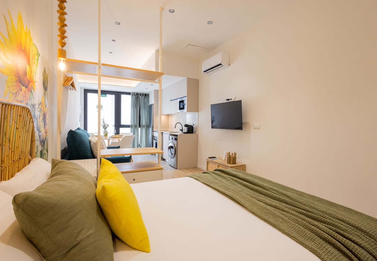 Studio in Valencia / València - Turia Park Loft II | 4 Guests | AC and WiFi | Near ZOO