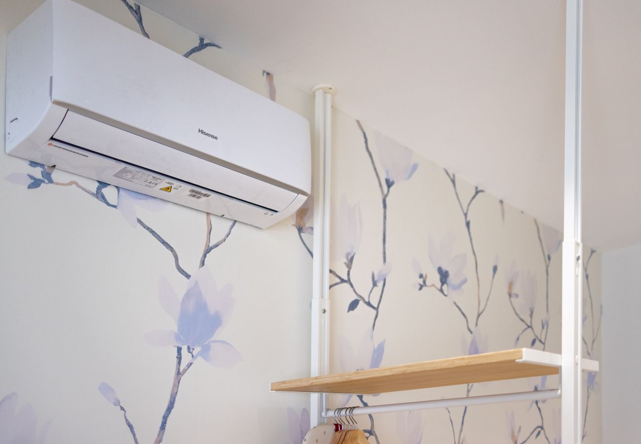 Studio in Valencia / València - Turia Park Loft III | 4 Guests | AC and WiFi | Near ZOO