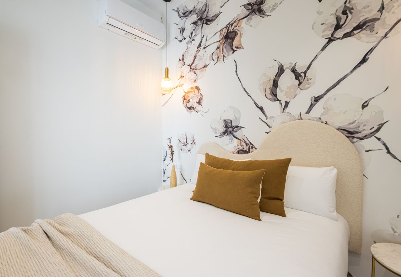 Studio in Valencia / València - Turia Park Loft IV | 4 Guests | AC and WiFi | Near ZOO