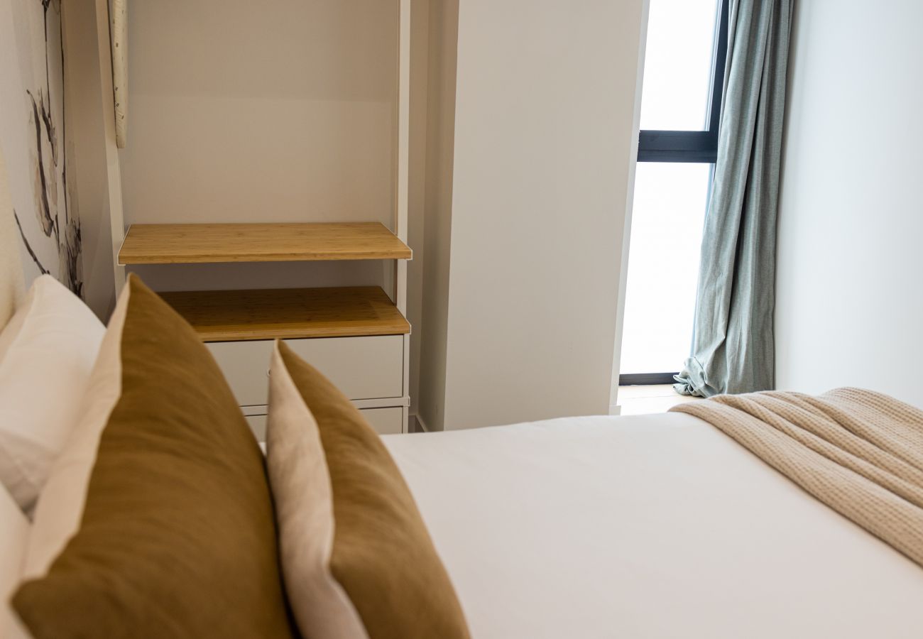 Studio in Valencia / València - Turia Park Loft IV | 4 Guests | AC and WiFi | Near ZOO