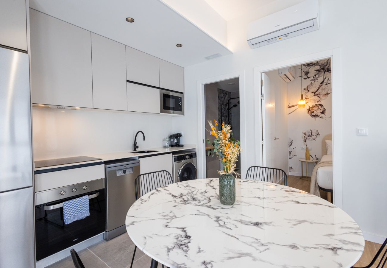 Studio in Valencia / València - Turia Park Loft IV | 4 Guests | AC and WiFi | Near ZOO